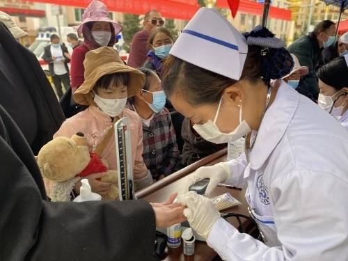 阿壩縣舉辦“服務百姓健康行動”大型義診活動，織密基層健康服務網